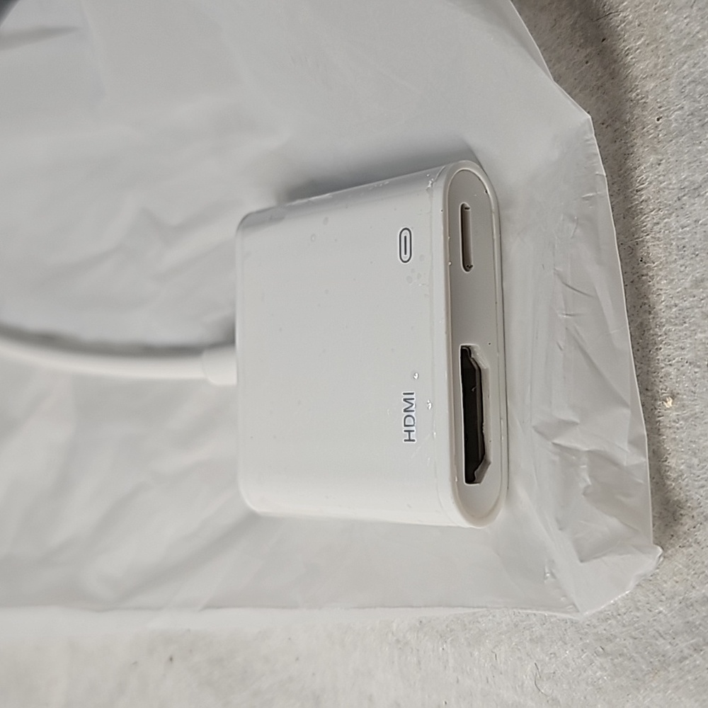 Lightning Digital AV Adapter - Picture 6 of 9